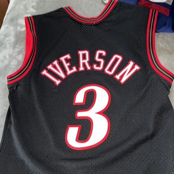 Mens 76ers jersey size medium selling for 50$ - Picture 4 of 4